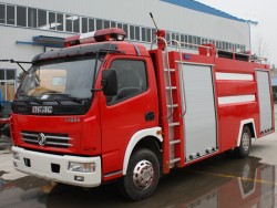 Пожарная машина цистерны с водой Донфенг Дуолика 4кс2